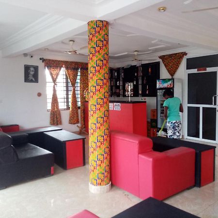 Ohene David Guest House Amanfro Экстерьер фото