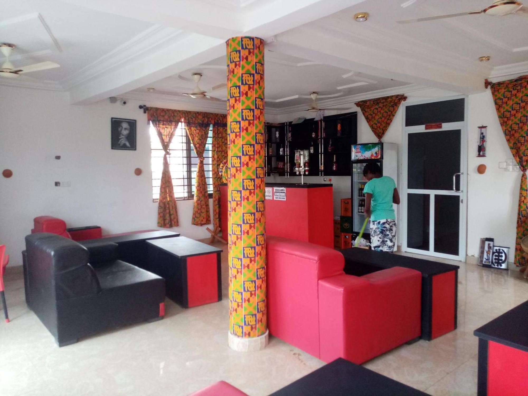 Ohene David Guest House Amanfro Экстерьер фото